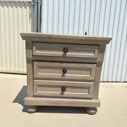 Nightstand 