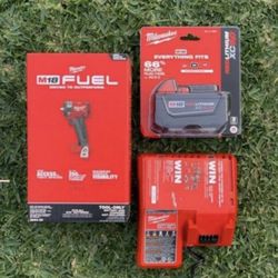 Milwaukee M18 Fuel 3/8 Compact Impact Wrench Battery And Charger Kit NEW