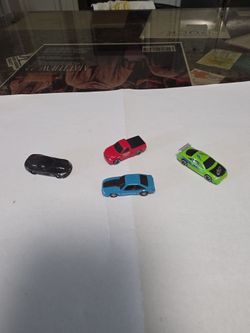(4) Miniature toy vehicles