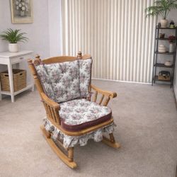 Solid Wood Rocking Chair – Comfortable Vintage Rocker