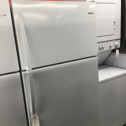 New Scratch And Dent Whirlpool 20 Cu Ft Top And Bottom Fridge. 1 year Warranty 