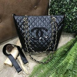 Offers ok! CHANEL VIP TOTE Quilted chain Bag Precision Beauty GWP for Sale  in Fitchburg, MA - OfferUp