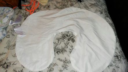 Nwot Boppy covers . 2white,1giraffe velvety one...1green polka dot..4 total