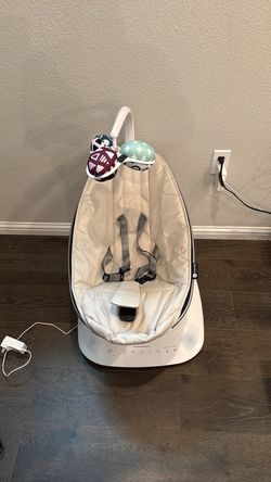 LIKE NEW 4Moms MamaRoo Swing