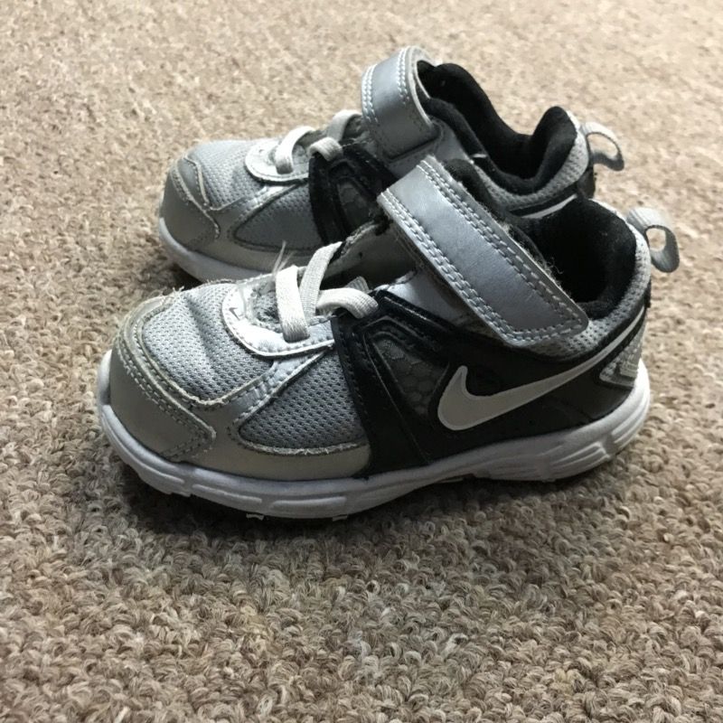 Nike toddler sneakers size 7