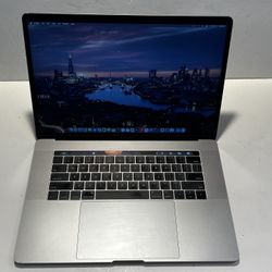 Apple MacBook Pro (2017,15.6 Inch ) Core i7 , 16 GB Ram , Storage 256 SSD, No Charger 