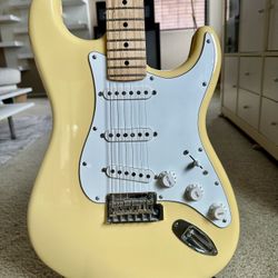 Fender Stratocaster — Buttercream Player With maple Fingerboard 