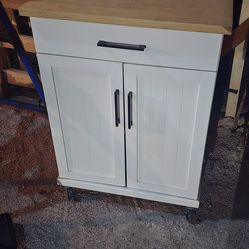 Rolling kitchen island