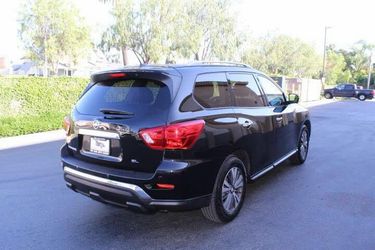🚙 2017 Nissan Pathfinder SL – $8,500 OBO  Clean Title • 142,000 Miles • 3rd Row Seating  I’m selling my 2017 Nissan Pathfinder SL. It has been a very