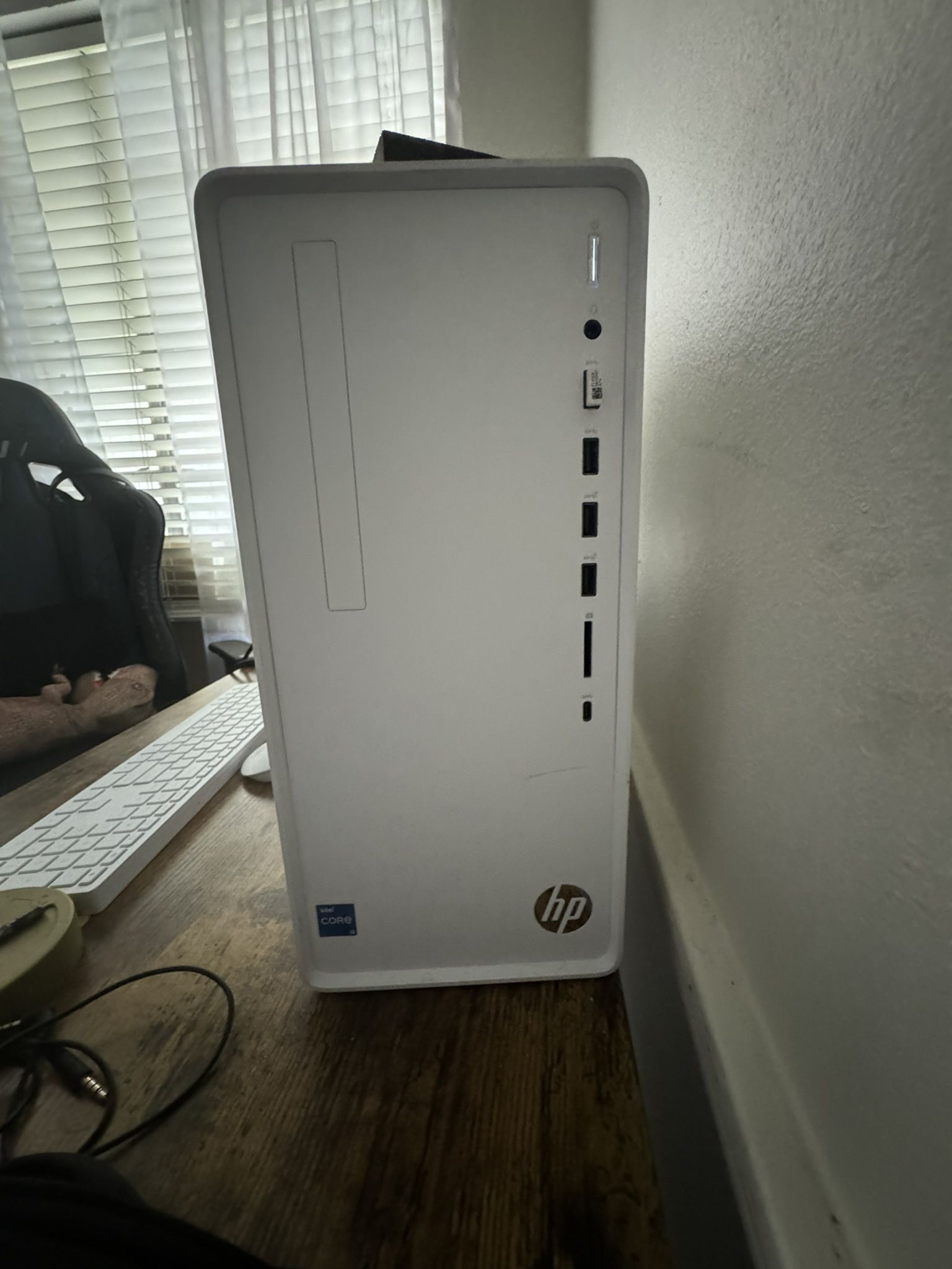 Hp Pavilion Desktop Tower, Monitor, Keyboard, And Mouse