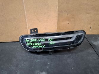 2017-2018-2019-2020-2021 JEEP GRAND CHEROKEE RIGHT SIDE FOG LAMP OEM USED #11783