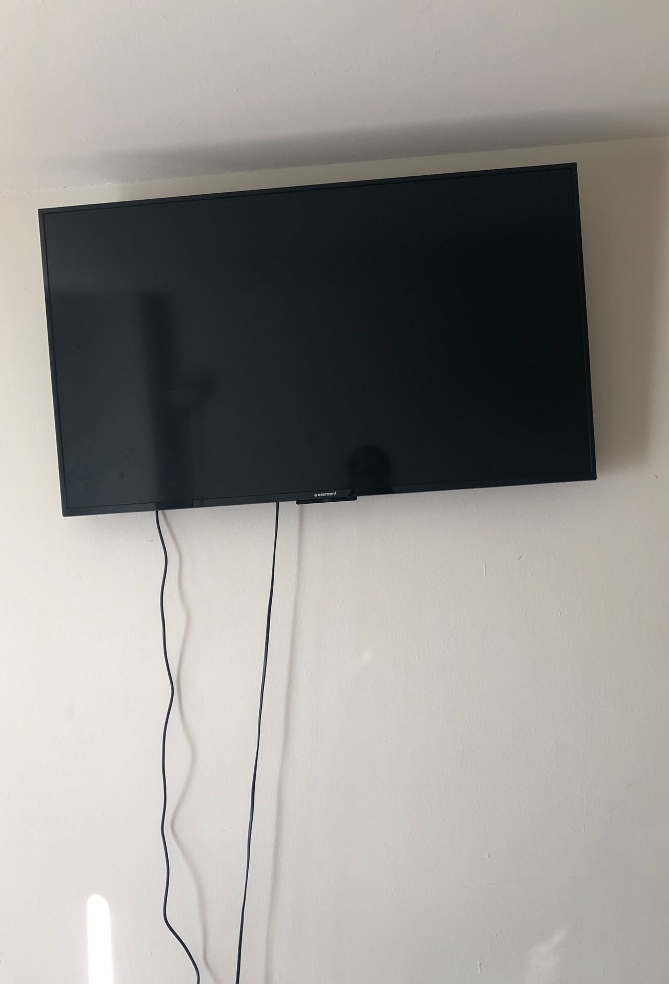 55’’ Element tv with wall mount , will negotiate