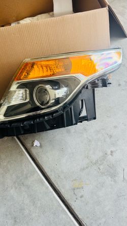 Ford Explorer 2013  headlights