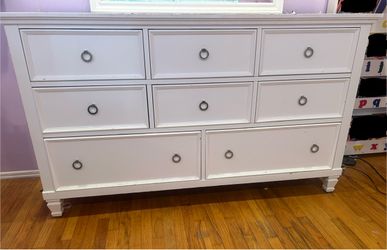 White 7-Drawer Dresser with Ring Pulls with mirror