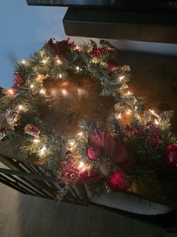 BEAUTIFUL PRE-LIT 9' CHRISTMAS GARLAND  WITH RED POINTESETTIAS, MAGNOLIAS AND RED APPLES