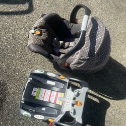 3 in 1 Quick Fold Trio Travel System (GREAT Condition) Free baby walker comes with it)