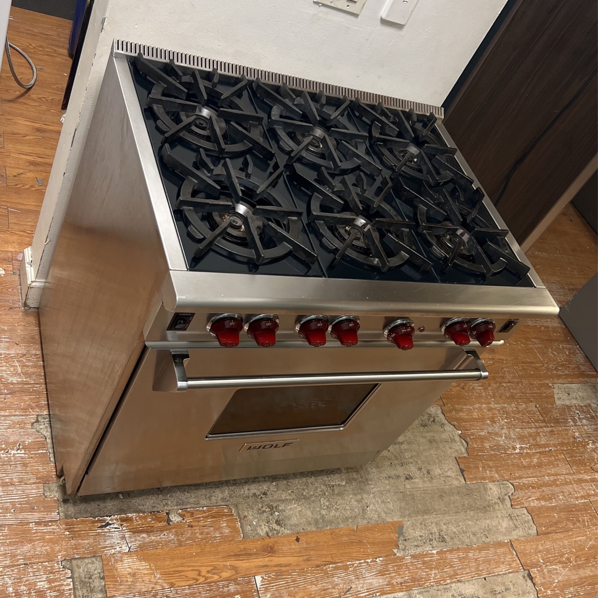 WOLF GAS RANGE 36” INCHES FULL GAS