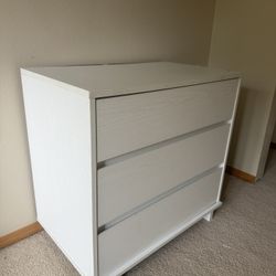 Dresser 31.5 W x 30 H x 18.75 Deep In Inches