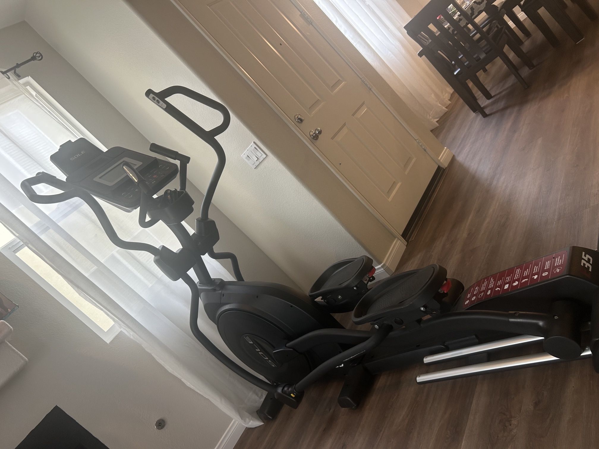 SOLE E35 Elliptical Machine