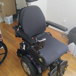 Like New Quantum 6 Edge Power Chair 2023 ( Local Pick-up Only)