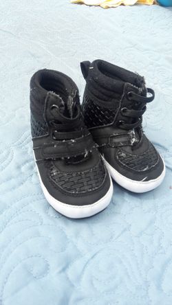 Infant shoes size 6 to 9 months