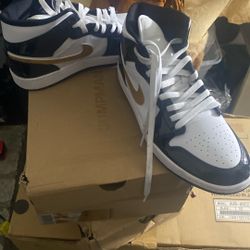   Nike Air Jordan 1 Mid SE "Black And Gold