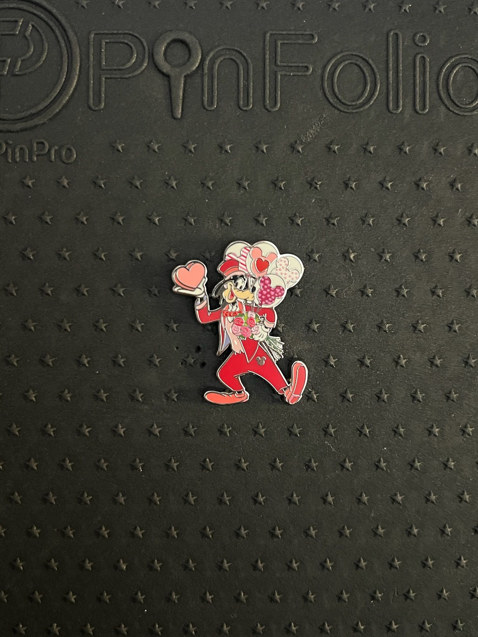 DLR Goofy Holidays Valentines Day Hidden Mickey Disney Pin 170985