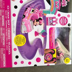 Minnie Mouse Radio RC Car With Track 