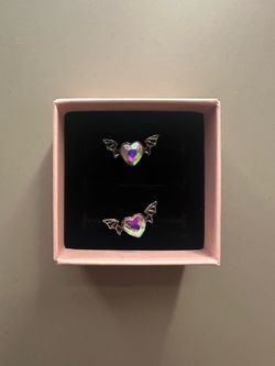 Cute spooky stud earrings!