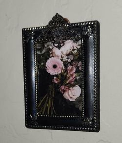 VINTAGE ORNATE BLACK GOLD BRASS FILIGREE FRAME FLORAL FLOWER BOUQUET VICTORIAN GOTHIC MINI PICTURE WALL TABLE ART