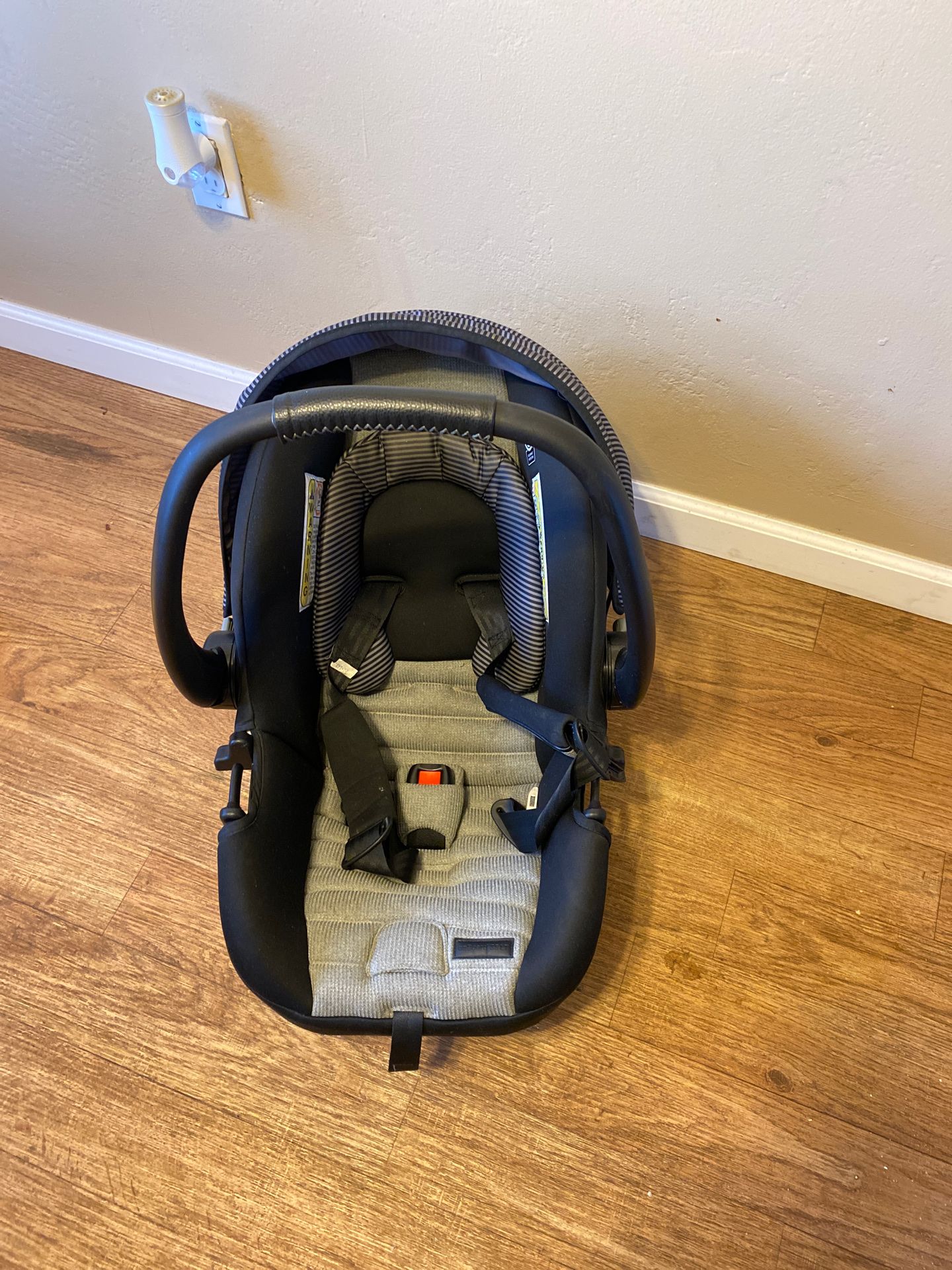 Safety 1st On Board 35 LT baby car seat