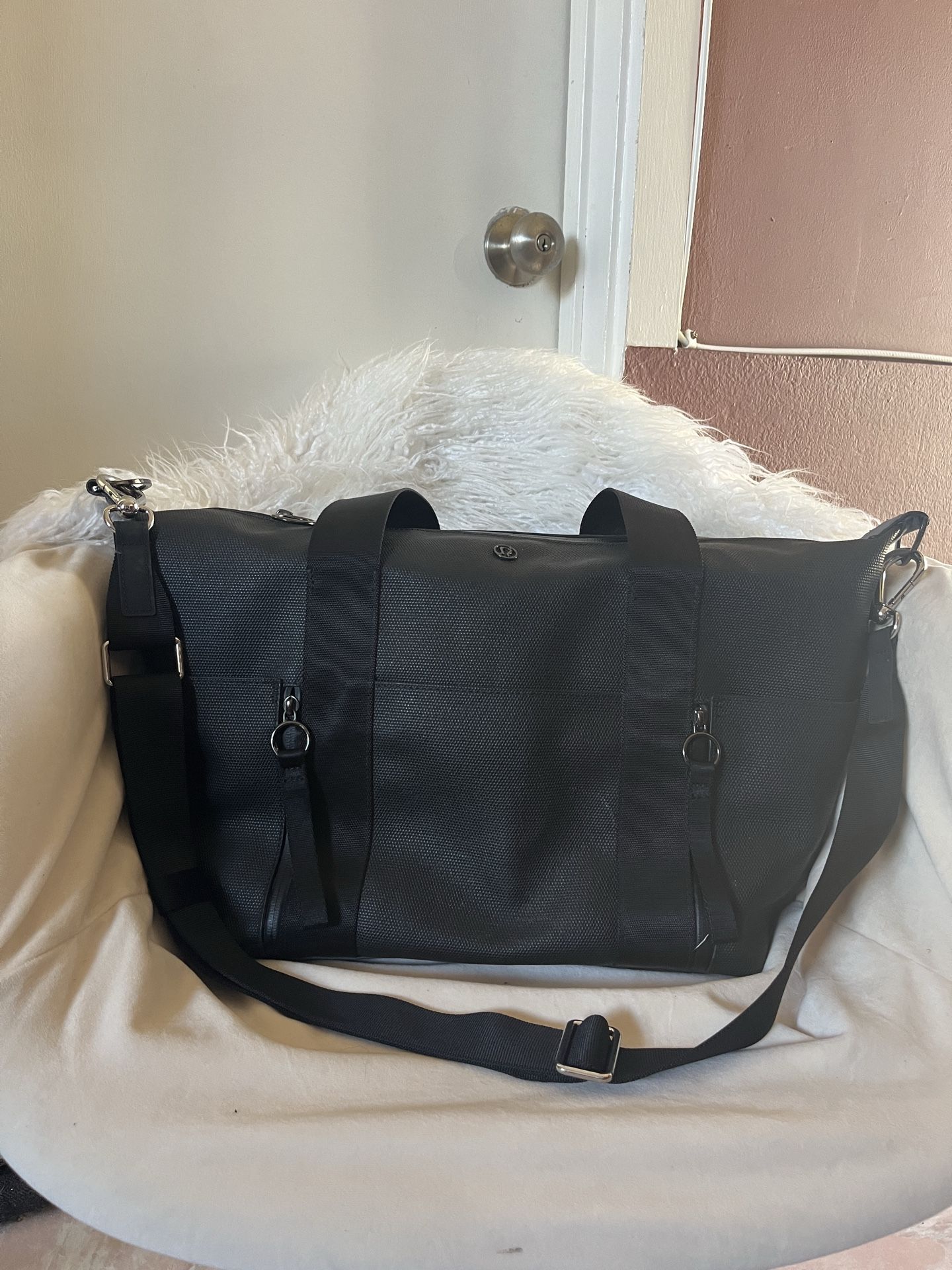 backpack men travel for 40L, TSA Flight Approved Carry On Backpack with Rain Cover, 17inch Travel Laptop Backpack with USB Charging Port, Extra Large Luggage Suitcase Daypack Weekender Bag, Black Capacity:50L Soft Padding Backside JS00T14G-2012-KM1 EUC Dream Control Smoky