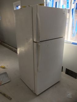 Refrigerator works perfectly!! $200