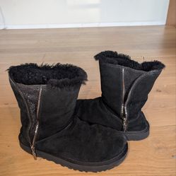 Cool design black UGGs/ ugg boots size 9