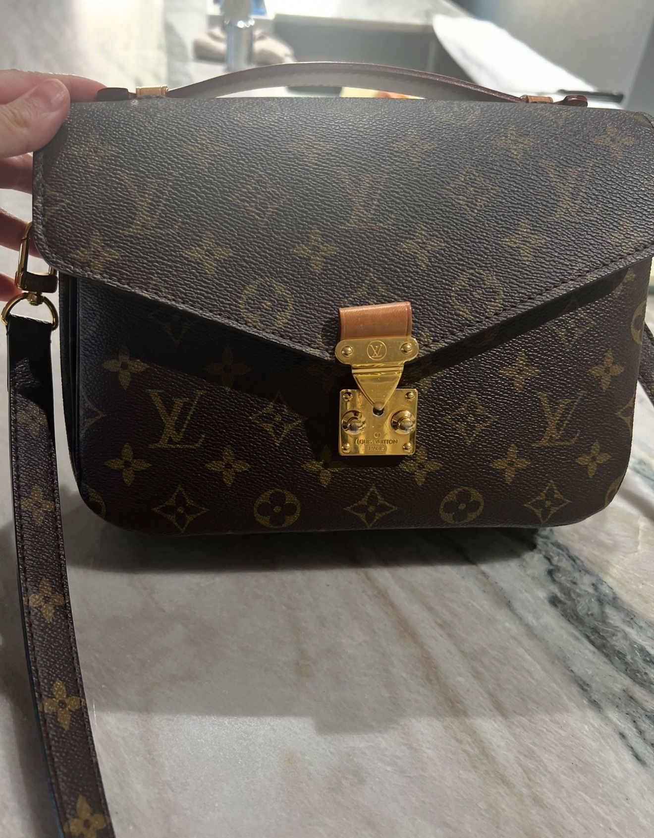 AUTHENTIC LV CROSSBODY PURSE