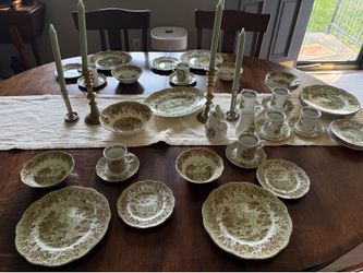 Complete serves for 8 Romantic England Haddon Hall Green