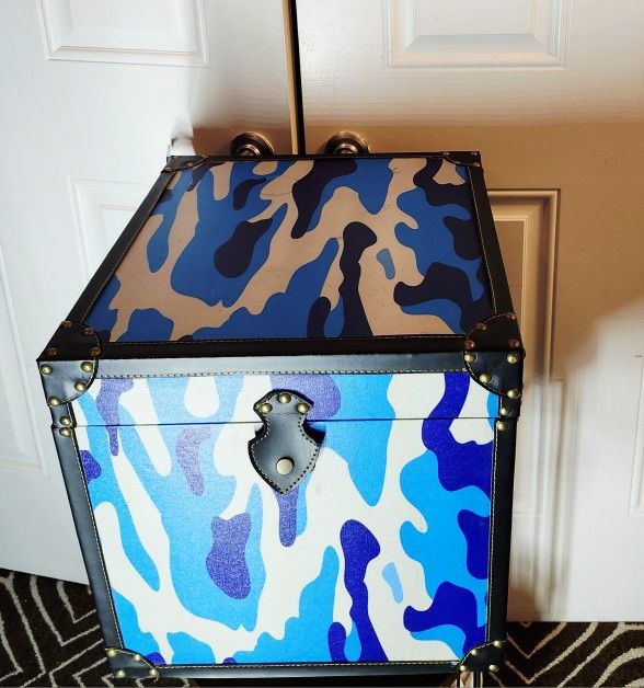 Square Camouflaged Blue Trunk