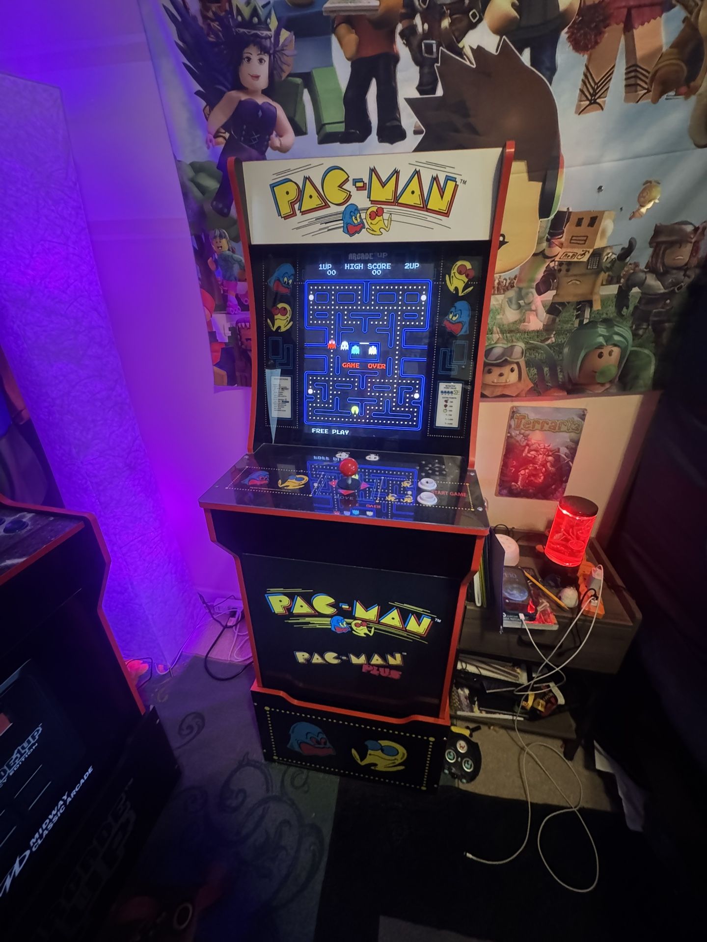 PAC Man Arcade Game With Base