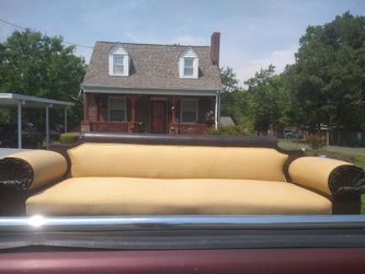 Antique sofa great condition very heavy