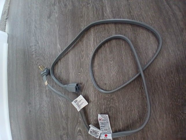 HDX Appliance/Air Conditioner 6 Ft Extension Cord Lightly Used $10