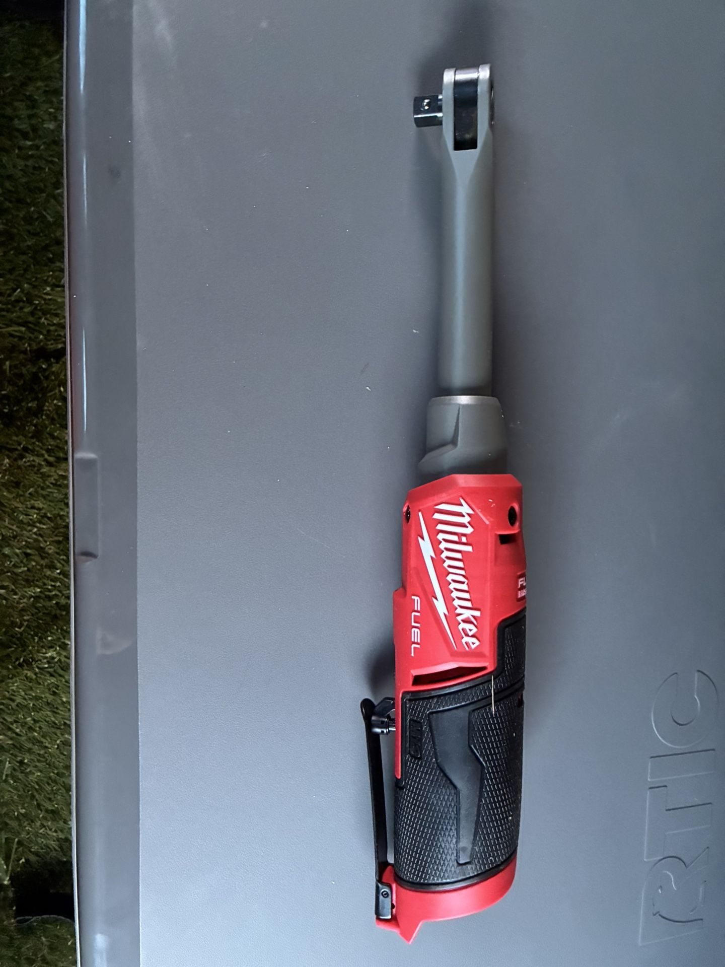MILWAUKEE M12 Fuel 3/8 Drive Extended High Speed Ratchet