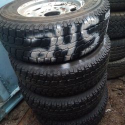 Nice Set Of Factory Chevy Silverado With Caps 