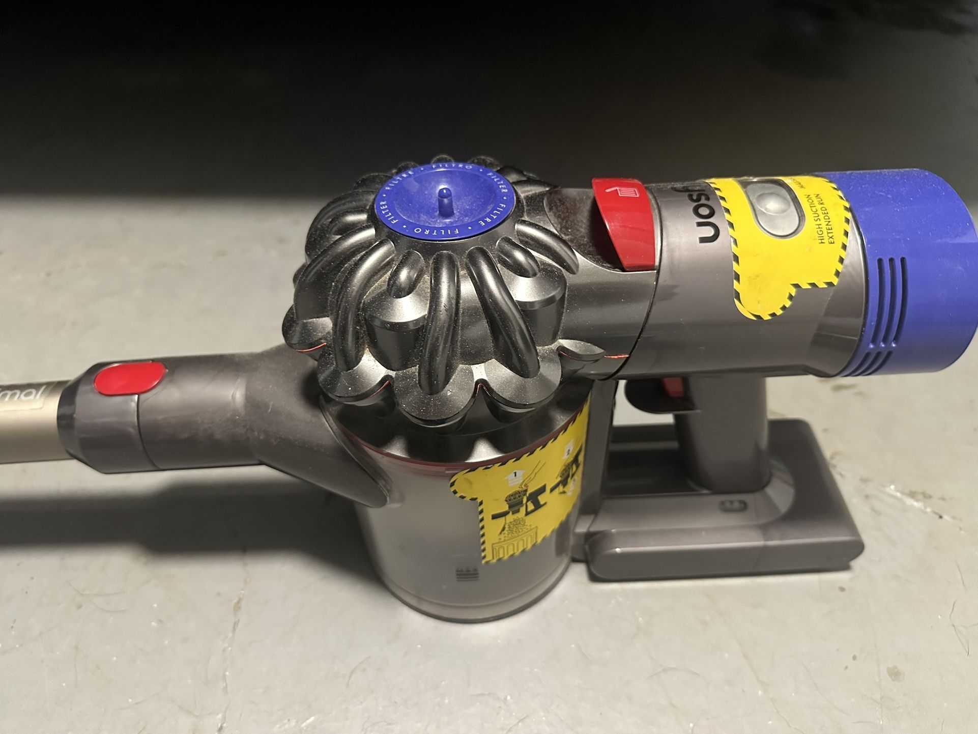 Dyson V8 Animal Cordless Vacuum + Accessories