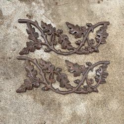 2 Pieces Of Iron Decor