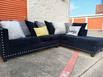 ✨️🚨Black L-Shape Nailhead Sectional