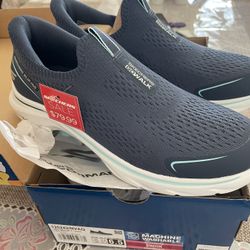 Brand New Women’s Sketchers 6.5. Never Worn 