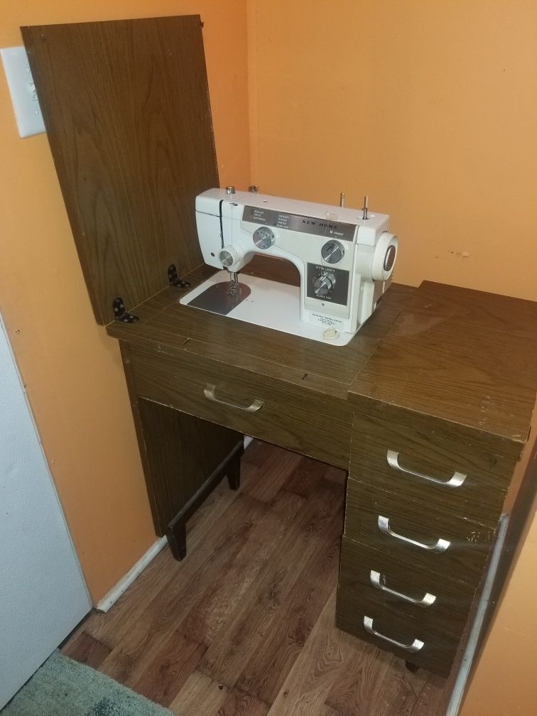 Singer hideaway table sewing machine for Sale in Fountain Inn, SC OfferUp