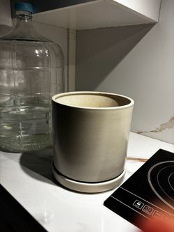 Ceramic rotating planter