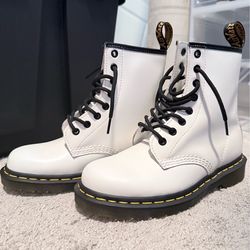 Dr Martens 1460 Leather Lace Up Boots - White