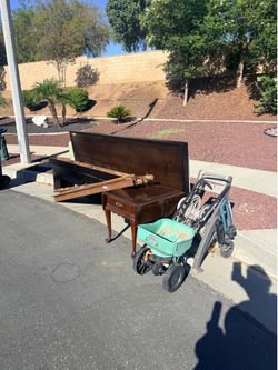 Free stuff side table, hose holder with sprinkler etc